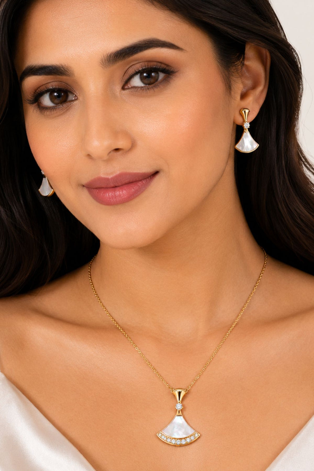 Gold & White Pearl Pendant Necklace & Earrings Set