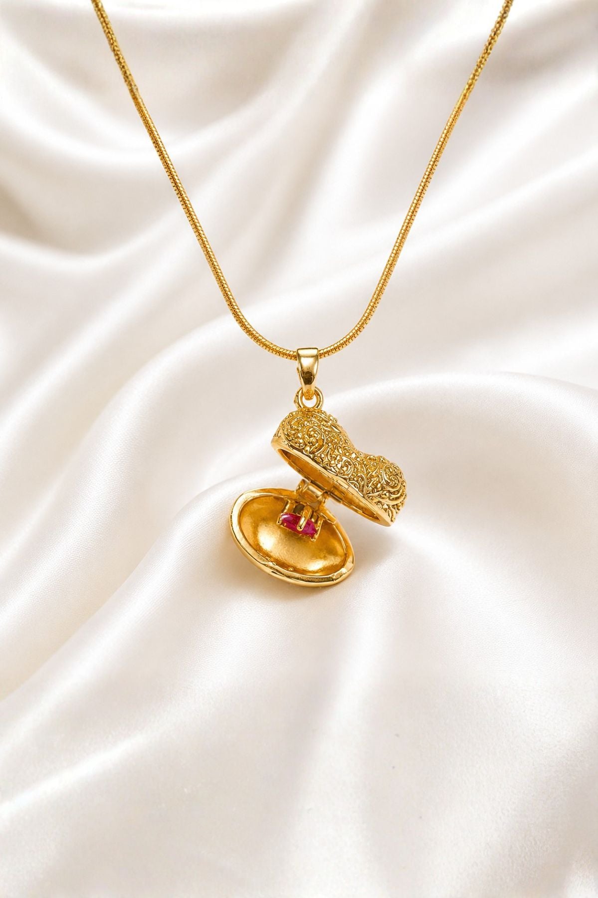 Gold-Plated Heart Pendant Chain