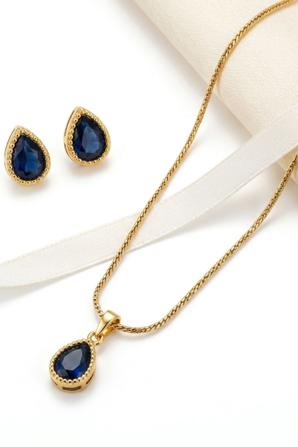 Teardrop Pendant Necklace & Earrings Set