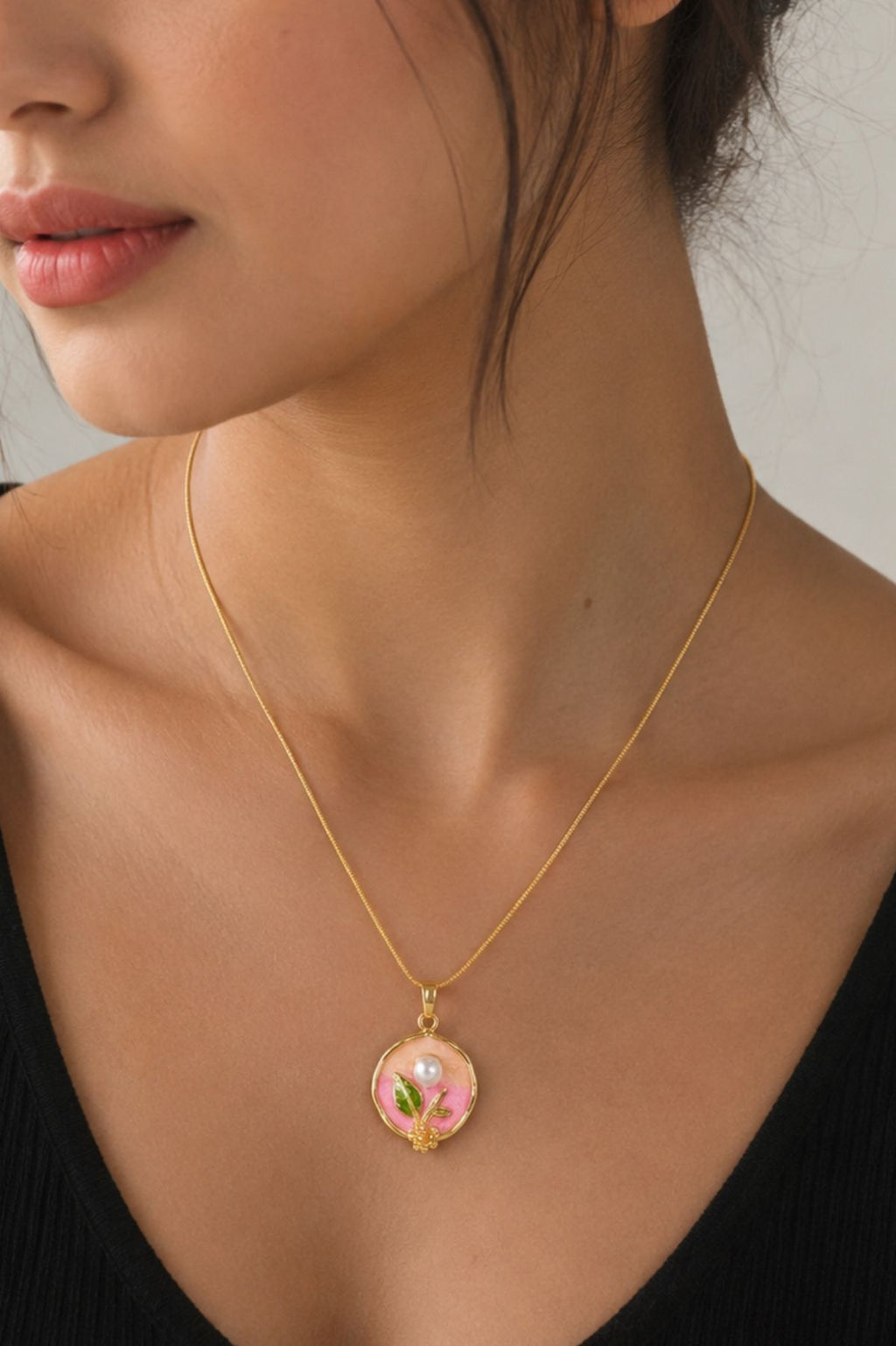 Gold Pearl Resin Art Oval Pendant Chain