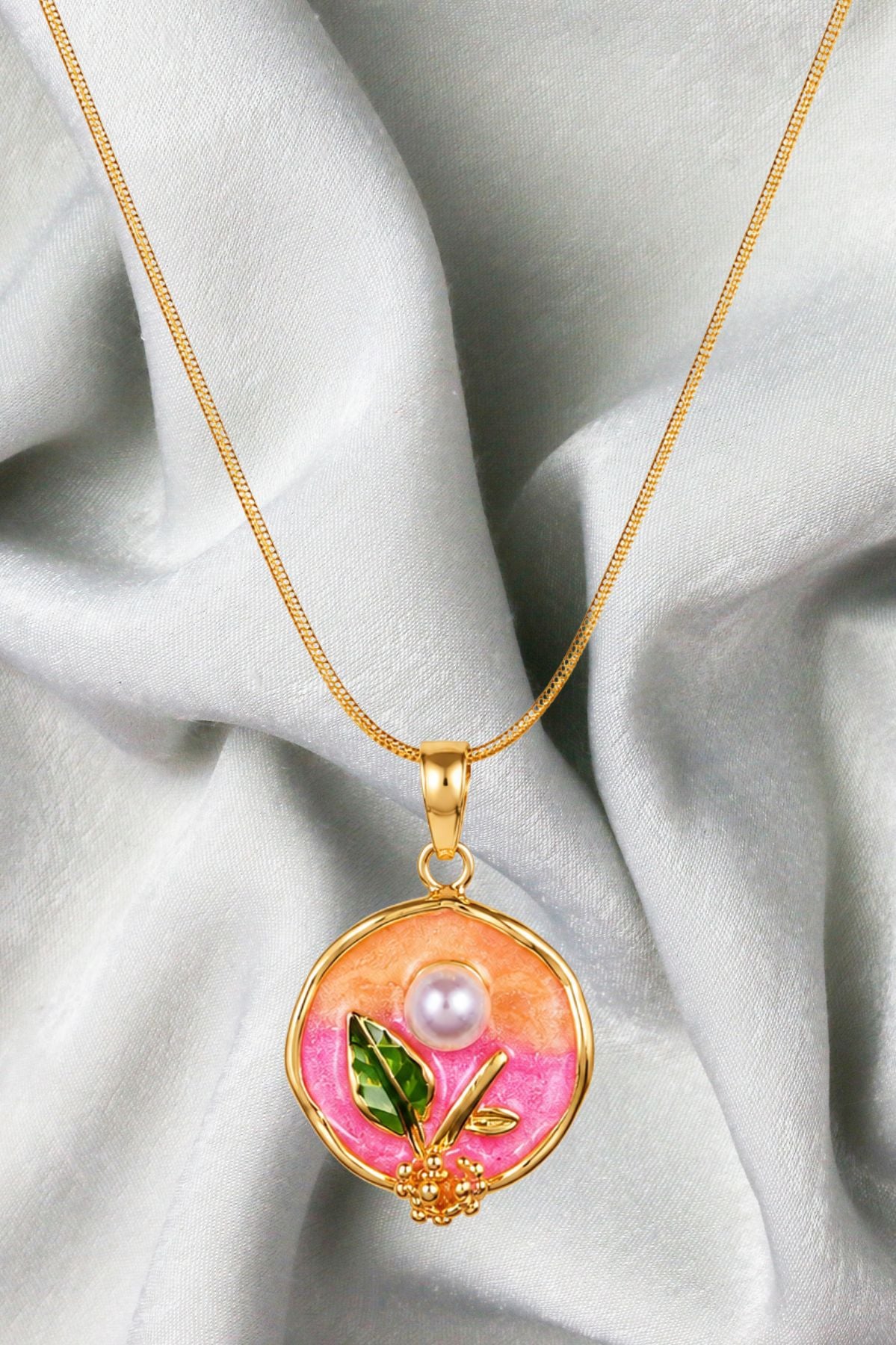 Gold Pearl Resin Art Oval Pendant Chain